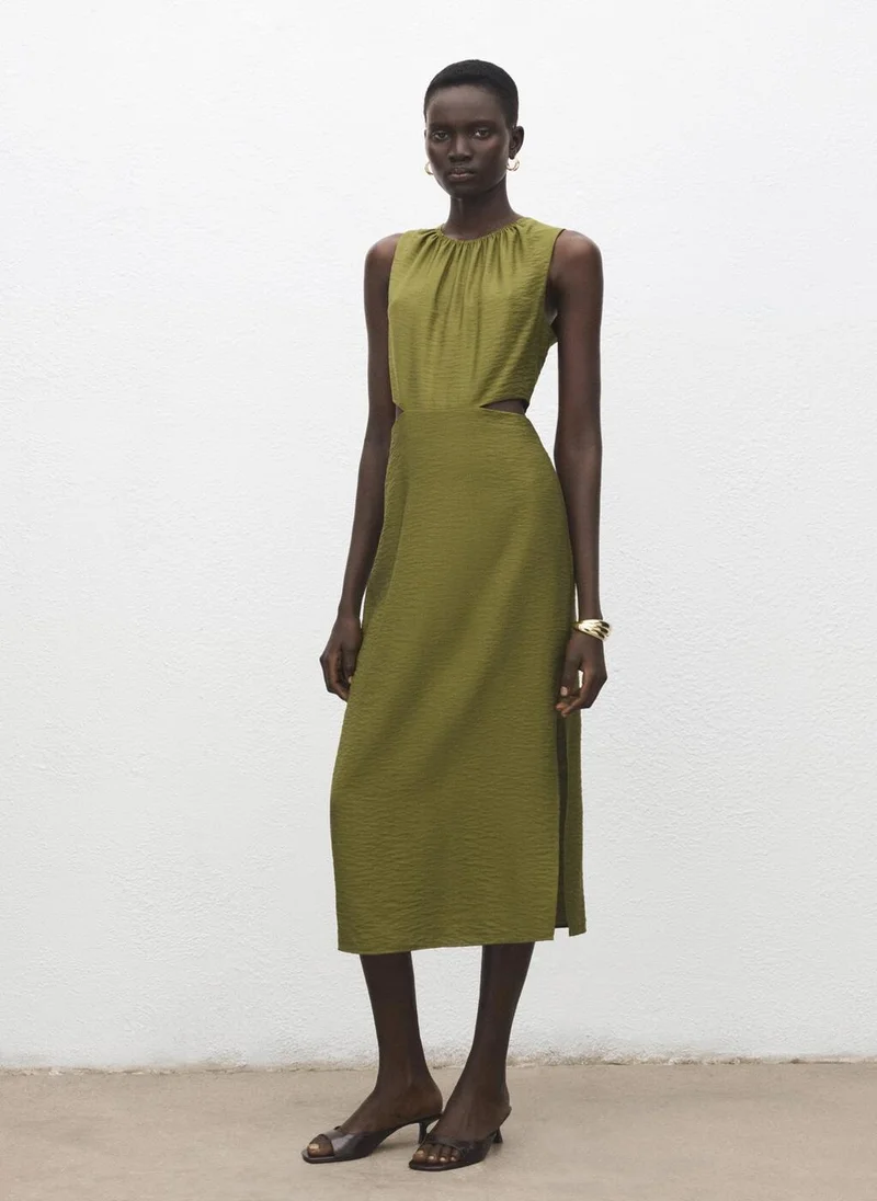 Crinkled-effect dress with cut-out